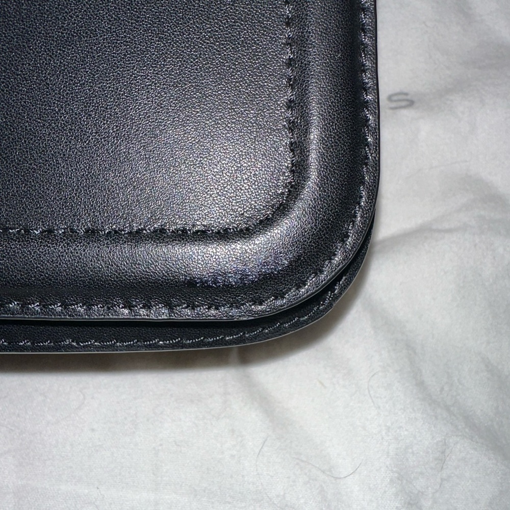 Marc Jacobs Elegant Black Crossbody Bag - Picture 5 of 12